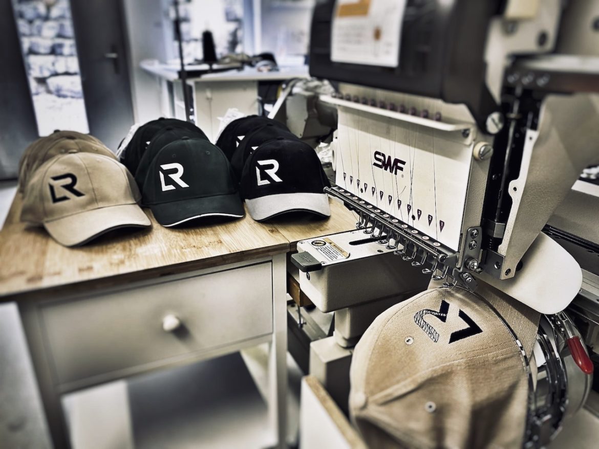 Cap mit Namen Logo Motivenund Sprüchen Textil-Stickerei Schweiz Flexdress Textilveredelung